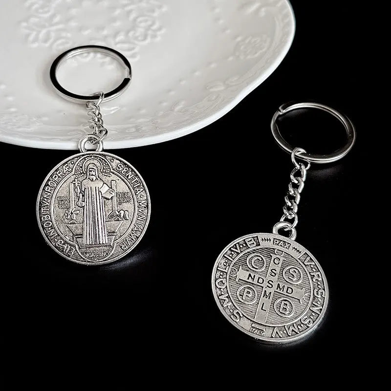1 Pc Jesus St. Benedict Pendant Keychain Vintage Round Double-Sided Pattern Cross Alloy Key Chain Fashion Keychain Accessories