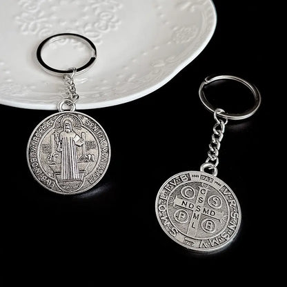 1 Pc Jesus St. Benedict Pendant Keychain Vintage Round Double-Sided Pattern Cross Alloy Key Chain Fashion Keychain Accessories