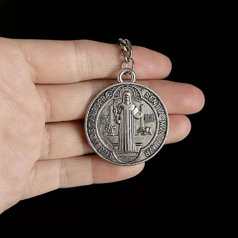 1 Pc Jesus St. Benedict Pendant Keychain Vintage Round Double-Sided Pattern Cross Alloy Key Chain Fashion Keychain Accessories